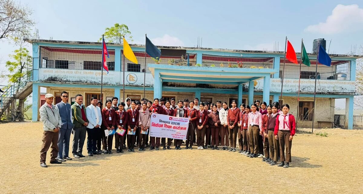 Hapur Secondary School, Nighuwar, Dang, Students and Building 