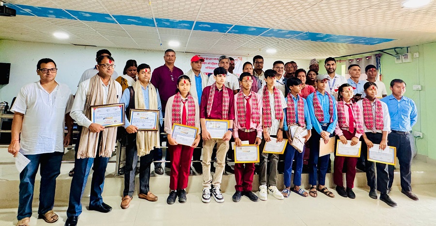Ghodaghodi Municipality Honors SEE Top Students and Schools 