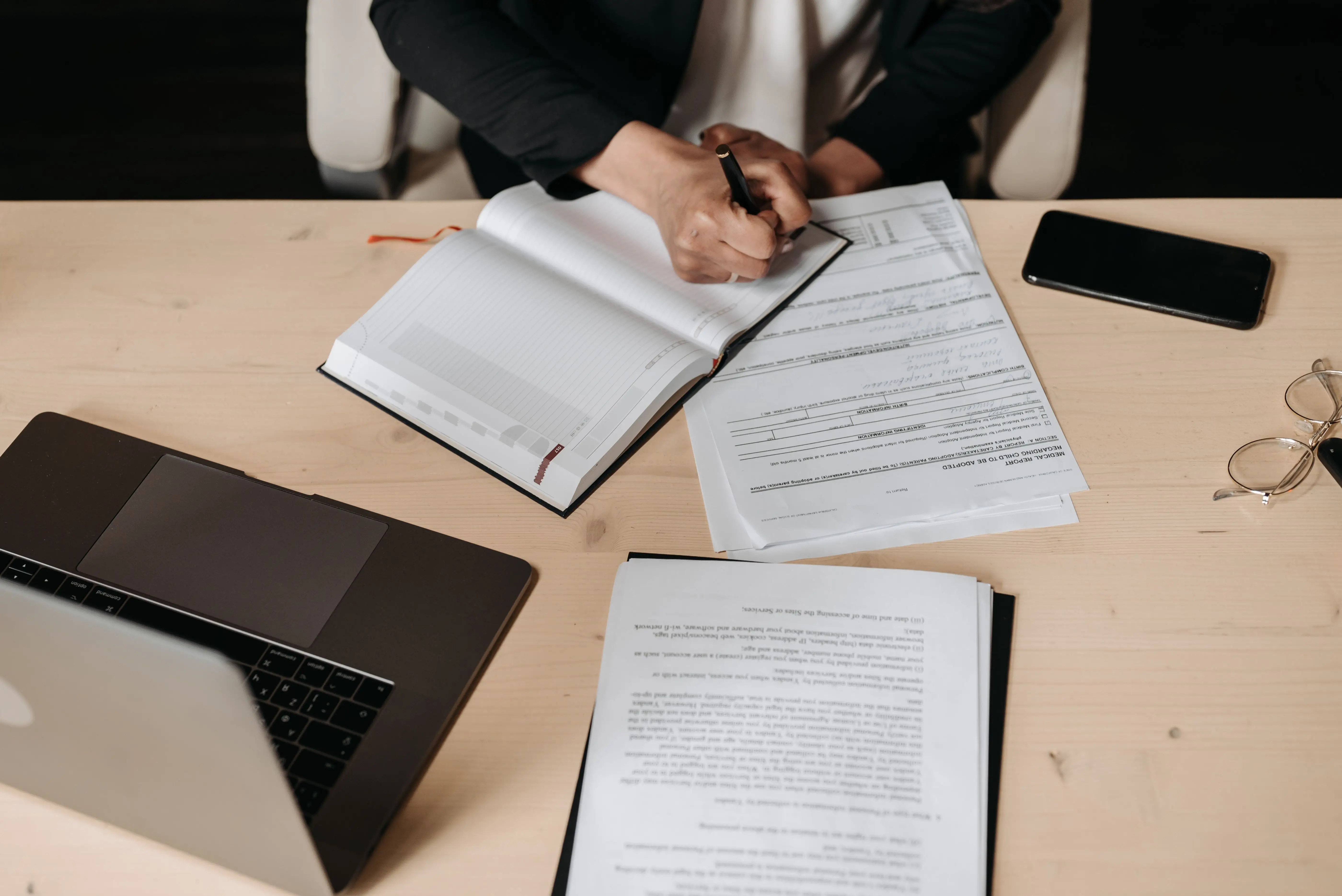 Understand how to evaluate contradictory information and revise beliefs responsibly 